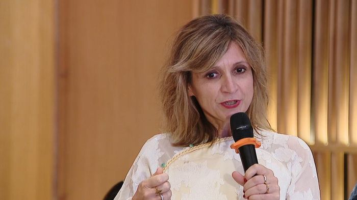 Đạo diễn người Pháp Anne Bouvier