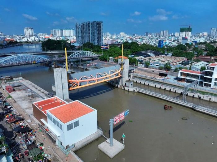 Công trình Cống Tân Thuận thuộc Dự án chống ngập 10.000 tỷ đồng của TPHCM dự kiến sẽ được đưa vào sử dụng từ tháng 11/2026 - Ảnh: VGP