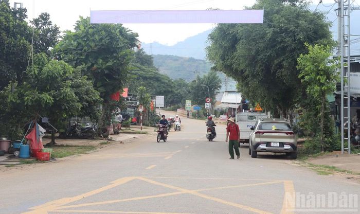 Theo Sở Xây dựng tỉnh Quảng Ngãi, việc nâng cấp, cải tạo đoạn tuyến Km187+800-Km204+500, Quốc lộ 40B mang lại nhiều hiệu quả về kinh tế-xã hội. (Ảnh: HIỂN CỪ)