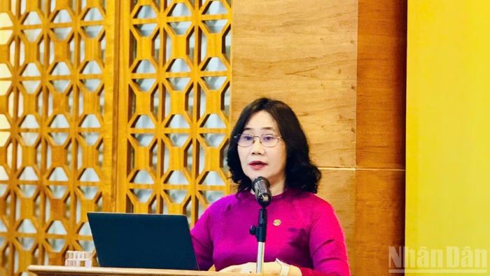 Cục trưởng Nguyễn Thị Hương báo cáo khái quát tình hình kinh tế-xã hội quý III/2026 và 9 tháng 2026. (Ảnh: HNV)