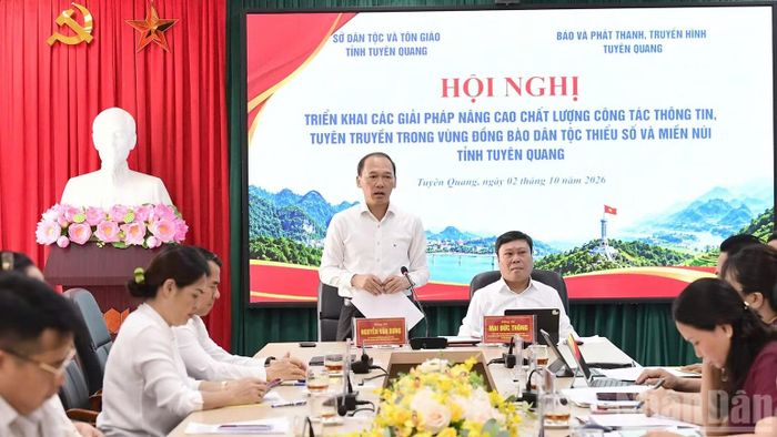Đồng chí Nguyễn Văn Dưng, Giám đốc Sở Dân tộc và Tôn giáo tỉnh Tuyên Quang phát biểu ý kiến tại chương trình.
