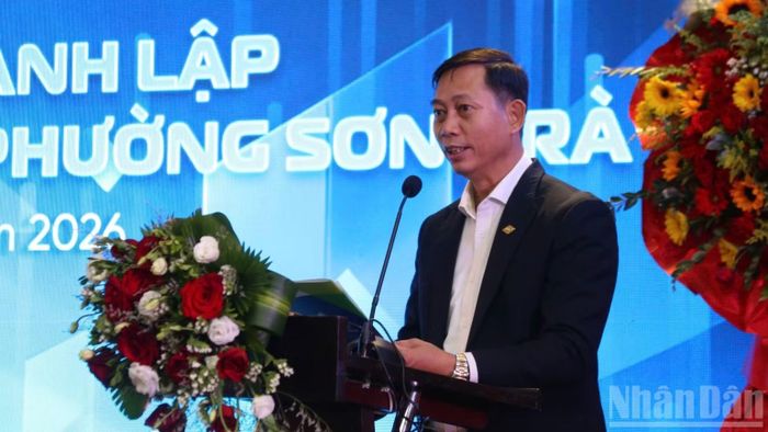 Ông Nguyễn Huy Bình, Phó Chủ tịch Ủy ban nhân dân phường Sơn Trà phát biểu ý kiến tại chương trình. (Ảnh: ANH ĐÀO)