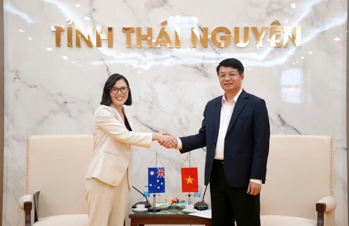 Tham tán Phát triển, Đại sứ quán Australia tại Việt Nam, bà Naomi Cook gặp Phó Chủ tịch Ủy ban nhân dân tỉnh Thái Nguyên, ông Nông Quang Nhất. (Ảnh: Đại sứ quán Australia tại Việt Nam)