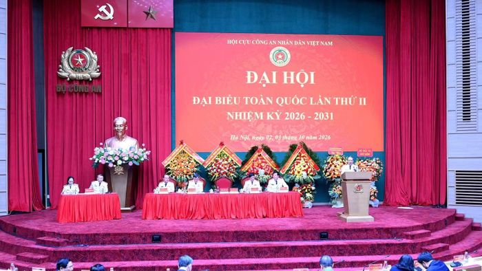 Đoàn Chủ tịch và Thư ký Đại hội. (Ảnh: ĐĂNG KHOA)
