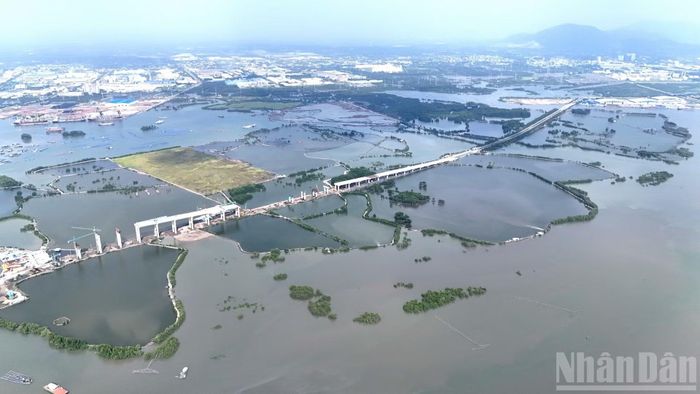 Cầu Phước An bắc qua sông Thị Vải.