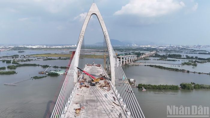 Dự án thành phần gồm 5 gói thầu xây lắp chính, đến nay đã thi công vượt 6 tháng so với kế hoạch.
