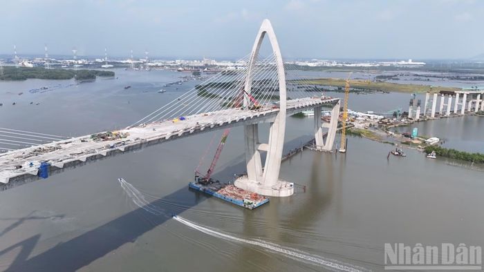 Cầu Phước An khoảng thông thuyền cao 55m, cho phép tàu có trọng tải lên đến 30 nghìn tấn lưu thông.