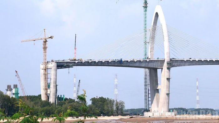 Hình dáng cầu dần hình thành.