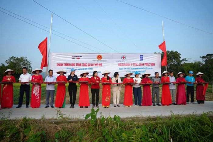 Khánh thành tuyến đường phục vụ người dân trong sản xuất nông nghiệp. (Ảnh: UNDP)