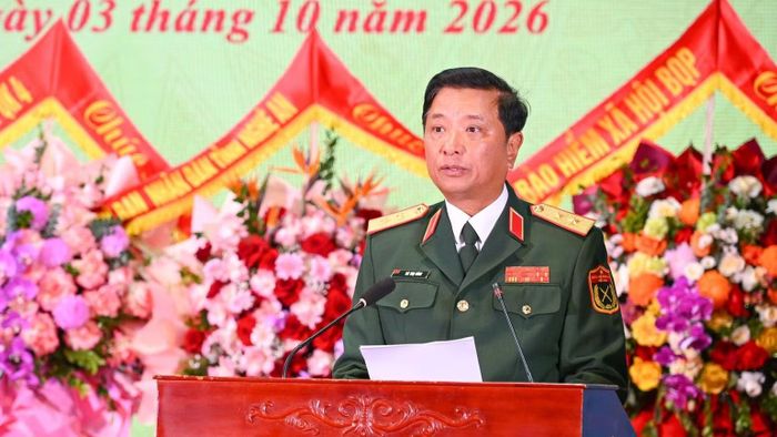 Trung tướng Hà Thọ Bình, Tư lệnh Quân khu 4 phát biểu tại lễ kỷ niệm. (Ảnh: TTH)