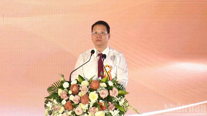Đồng chí Nguyễn Mạnh Hùng, Phó Bí thư Thành ủy, Chủ tịch Ủy ban nhân dân thành phố Đà Nẵng phát biểu tại chương trình. (Ảnh: ANH ĐÀO)