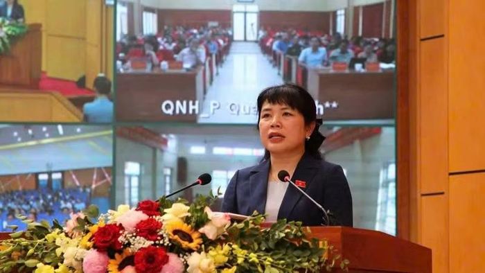Đoàn đại biểu Quốc hội thành phố Quảng Ninh thông tin khái quát đến cử tri dự kiến nội dung chương trình Kỳ họp thứ 2, Quốc hội khóa XVI. (Ảnh: QUANG THỌ)