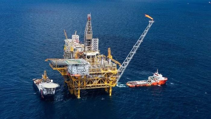 Giàn khoan dầu khí ngoài biển của Petrovietnam. (Ảnh: HIỀN ANH)