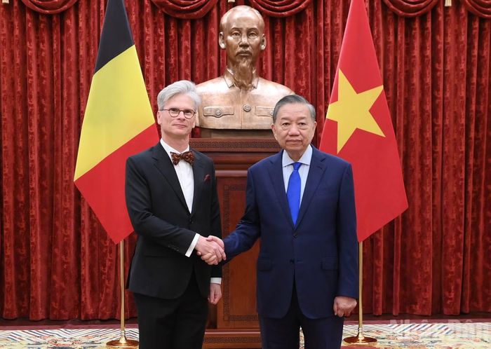 Tổng Bí thư, Chủ tịch nước Tô Lâm và Đại sứ Vương quốc Bỉ tại Việt Nam Pieter Leenknegt.