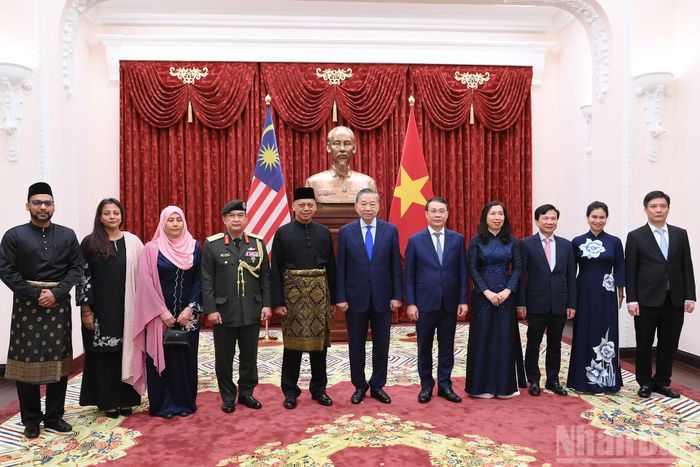 Tổng Bí thư, Chủ tịch nước Tô Lâm với Đại sứ Malaysia tại Việt Nam Jamal Sharifuddin Bin Johan và các đại biểu.