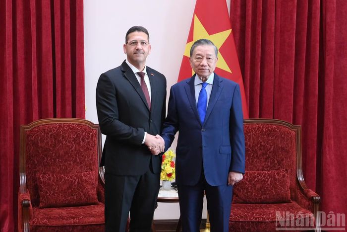 Tổng Bí thư, Chủ tịch nước Tô Lâm tiếp Đại sứ Nhà nước Palestine tại Việt Nam Shadi Abu Zarqa.