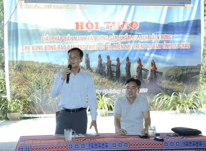 Đại diện lãnh đạo báo Pháp Luật Việt Nam và Sở Văn hóa, Thể thao và Du lịch Lai Châu chủ trì hội thảo. (Ảnh: BẢO TRUNG)