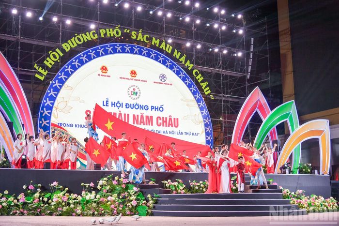 Chương trình nghệ thuật đầy sắc màu tại Lễ hội.