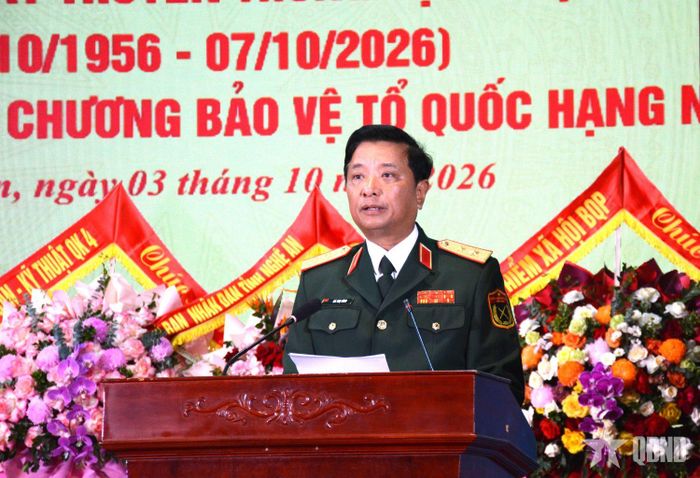 Trung tướng Hà Thọ Bình, Phó bí thư Đảng ủy, Tư lệnh Quân khu 4 phát biểu tại buổi lễ.