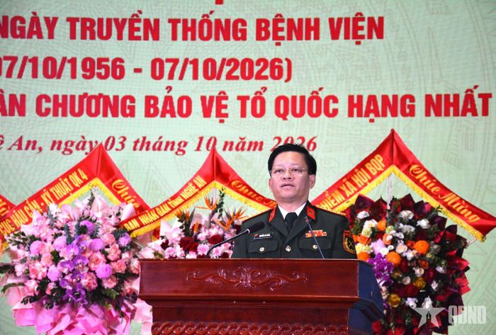 Đại tá Nguyễn An Giang, Giám đốc Bệnh viện Quân y 4 trình bày diễn văn tại buổi lễ.