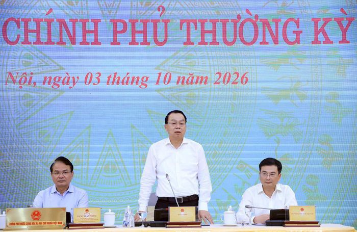  Thứ trưởng Bộ Tài chính Nguyễn Đức Chi chia sẻ thông tin tại họp báo. 