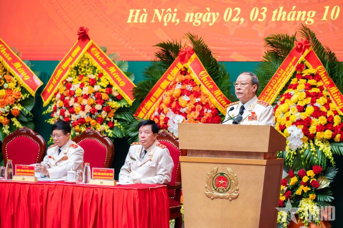 Thượng tướng Lê Quý Vương phát biểu. 