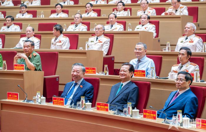 Tổng Bí thư, Chủ tịch nước Tô Lâm cùng các đồng chí lãnh đạo, nguyên lãnh đạo Đảng, Nhà nước và các đại biểu dự đại hội. 