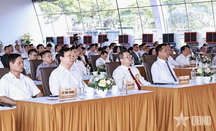  Các đại biểu tham dự lễ tái khởi động dự án Khu đô thị sinh thái Golden Hills và động thổ Trường mầm non Khởi Nguyên.  