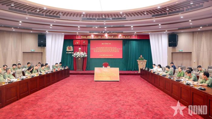 Quang cảnh hội nghị về xây dựng các trường phổ thông nội trú liên cấp tại các xã biên giới.  