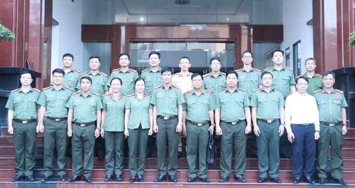 Hai đơn vị chụp ảnh lưu niệm.