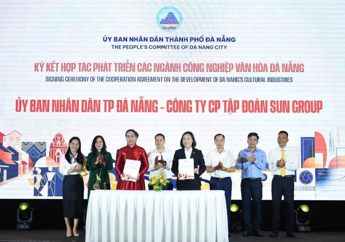 UBND TP Đà Nẵng và Công ty CP Tập đoàn Sun Group ký kết biên bản ghi nhớ hợp tác.