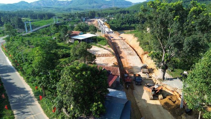 Hệ thông mương thoát nước đang được triển khai.