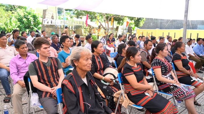 Bí thư Đảng ủy, Chủ tịch HĐND phường Hải Vân Hoàng Thanh Hòa phát biểu tại chương trình.