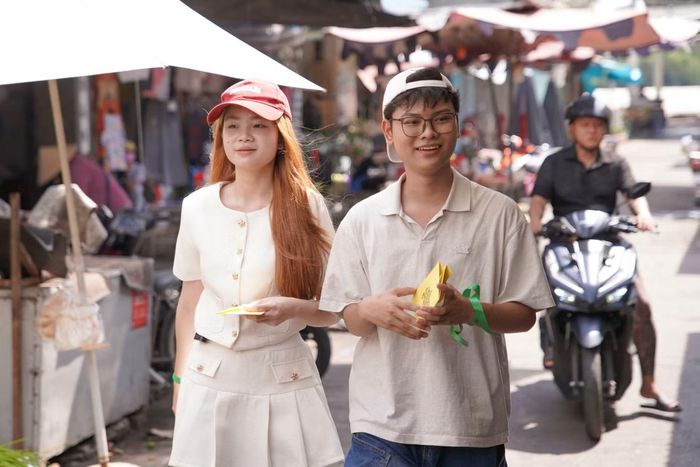 Các đội chơi có thêm trải nghiệm chân thực nhờ sự giúp sức của người dân địa phương.