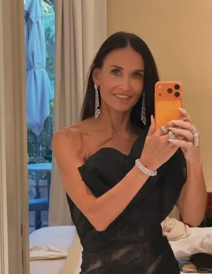 Ảnh từ trang mạng xã hội của Demi Moore.
