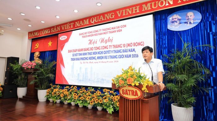  Ông Nguyễn Hữu Nghĩa, Chủ tịch Hội đồng Thành viên SATRA, phát biểu tại hội nghị 