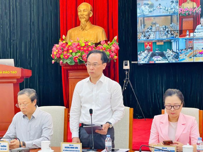  Bộ trưởng Bộ GD-ĐT Hoàng Minh Sơn phát biểu tại hội nghị. Ảnh: TRẦN MẠNH 