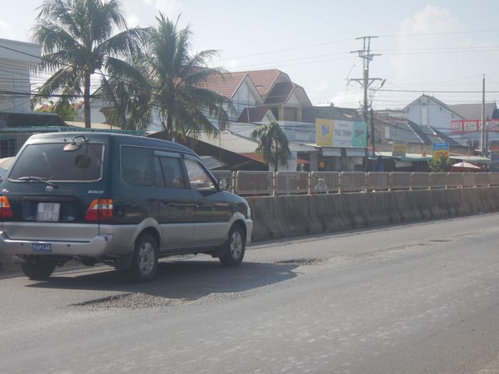  Quốc lộ 1 qua xã Hàm Thuận (tỉnh Lâm Đồng) dày đặc "ổ gà" 