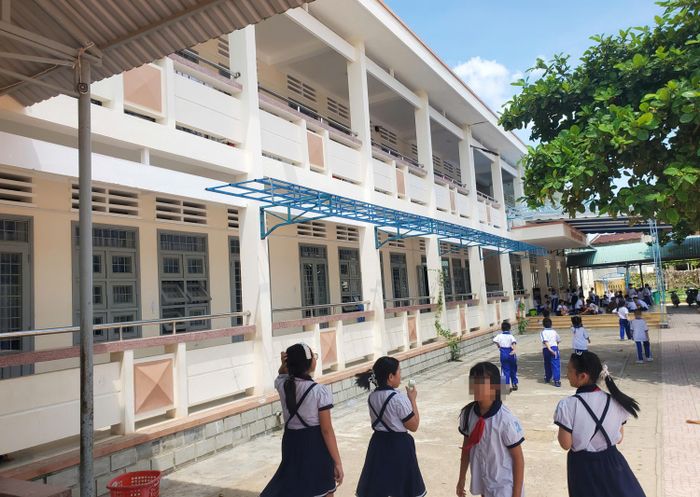  Qua tìm hiểu, học sinh Trường Tiểu học số 1 Bình Định hiện không được giao bài tập về nhà 