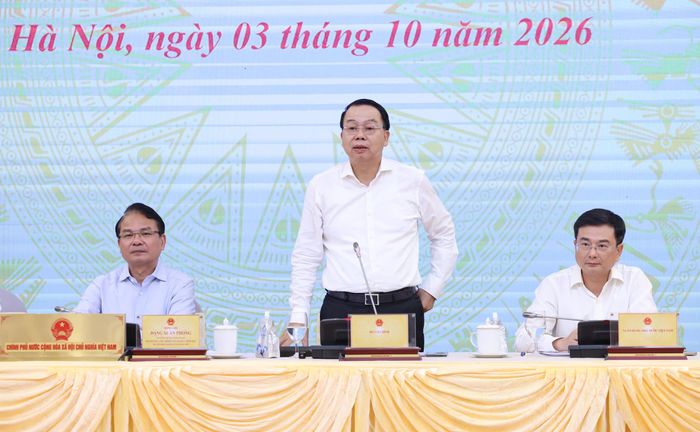  Thứ trưởng Bộ Tài chính Nguyễn Đức Chi trao đổi thông tin về những cải cách được ưu tiên. ﻿Ảnh: QUANG PHÚC 