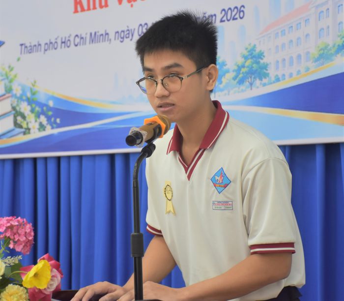  Em Bùi Văn Huấn tri ân các cấp hội khuyến học và nhà hảo tâm. 