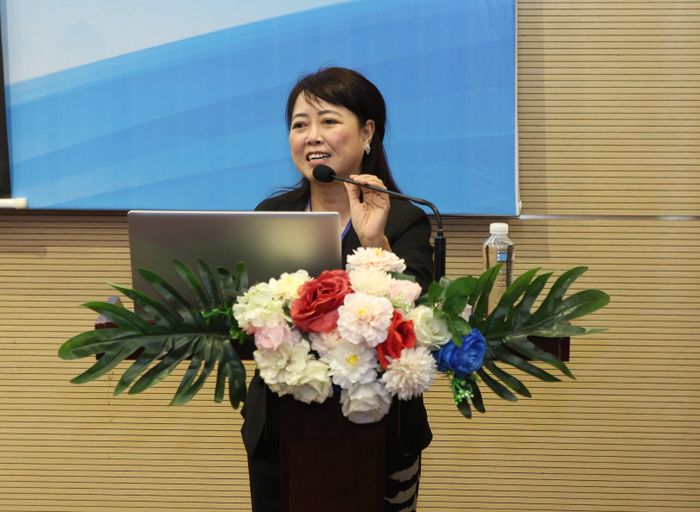  PGS-TS Liêu Linh Chuyên trình bày tham luận tại hội thảo. 