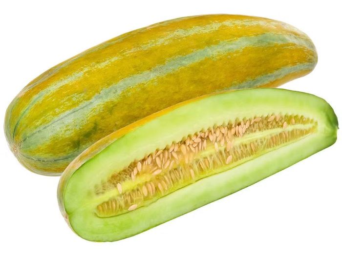 Dưa gang là loại quả quen thuộc vào mùa hè, có hàm lượng nước cao và cung cấp vitamin C cùng chất xơ. Quả chín có vị ngọt, thơm, thường được dùng ăn trực tiếp, làm sinh tố hoặc trộn cùng sữa chua và các loại trái cây khác. Khi kết hợp với nguồn đạm và chất béo lành mạnh trong bữa ăn, dưa gang có thể trở thành một phần của thực đơn đa dạng. Ảnh: Điện máy XANH