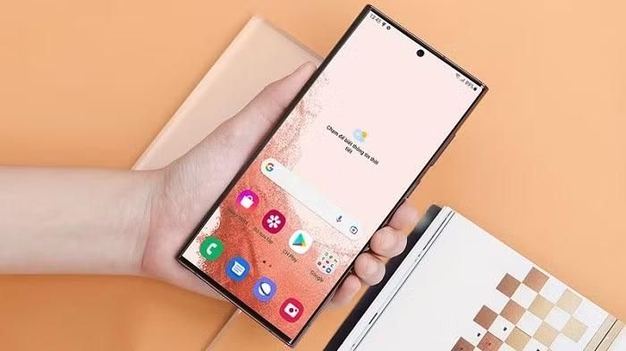 Thiết kế nguyên khối giúp smartphone mỏng và chống nước tốt hơn nhưng cũng có thể khiến việc sửa chữa, thay thế linh kiện khó khăn. 