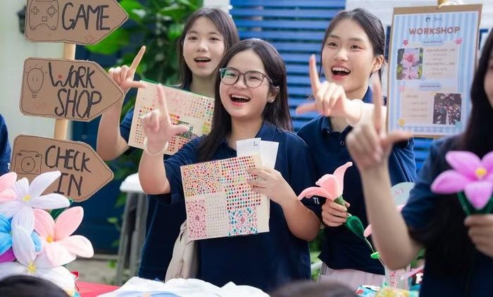 Sinh viên háo hức chờ đón “𝑨𝑾𝑨𝑲𝑬𝑵 - Đánh thức giấc mơ.