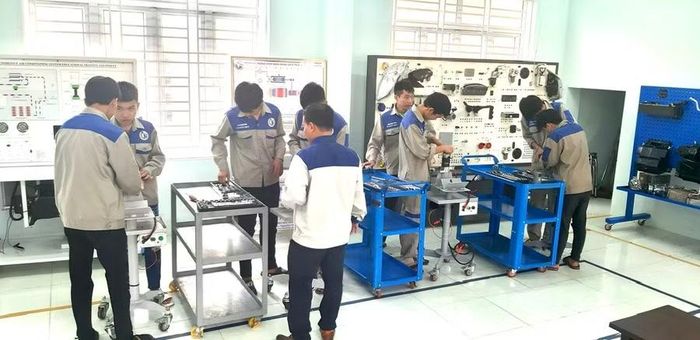 Ngành Công nghệ ô tô tại Trường Cao đẳng Kỹ thuật Công- Nông nghiệp Quảng Trị được xem là ngành hấp dẫn với học viên.