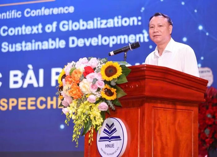 PGS.TS Nguyễn Đức Sơn - Hiệu trưởng Trường Đại học Sư phạm Hà Nội phát biểu khai mạc.