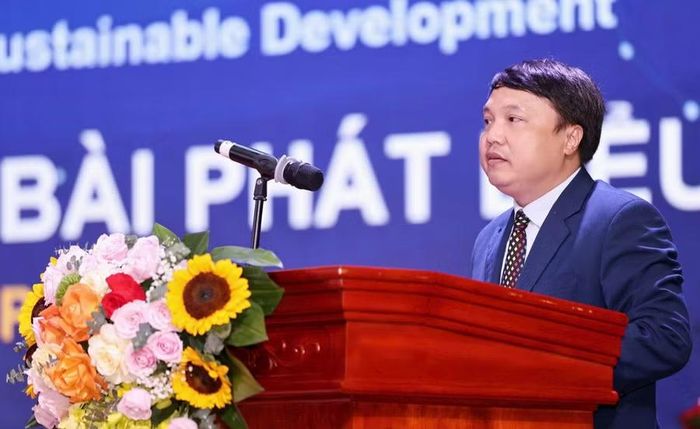 Ông Tạ Ngọc Trí - Phó Vụ trưởng Vụ Trung học phổ thông (Bộ GD&ĐT) phát biểu tại hội thảo.