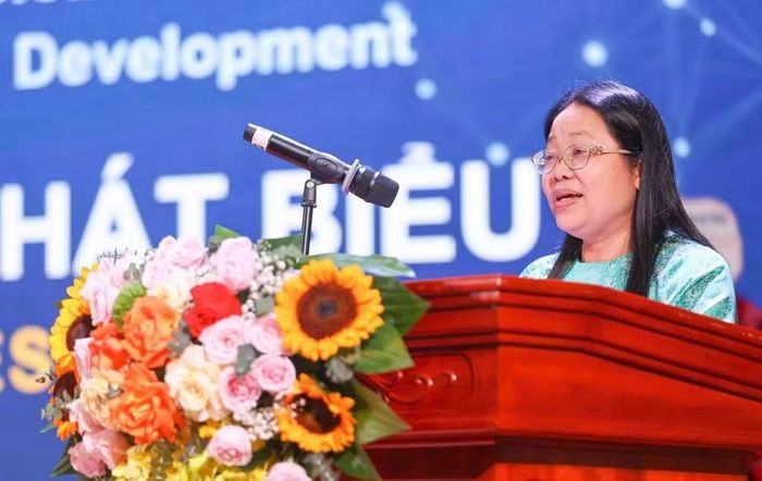 Bà Lê Anh Lan - chuyên gia giáo dục đại diện UNICEF Việt Nam chia sẻ tại hội thảo.