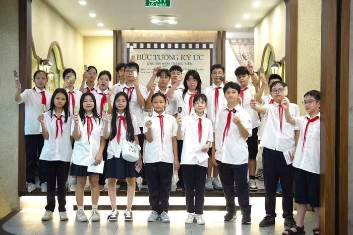 Các em cùng lưu giữ khoảnh khắc đáng nhớ của buổi trải nghiệm.